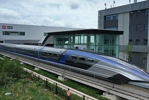 В Китае запустили самый быстрый в мире поезд