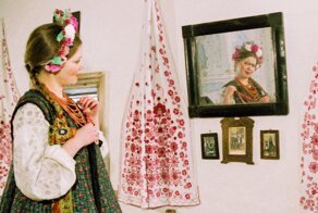 Почему раньше зеркала вешали под наклоном?