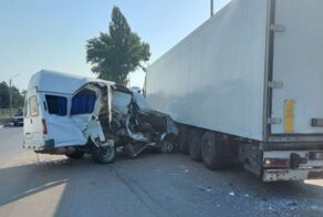 Авария дня. Семь человек пострадали в ДТП с маршруткой в Ростовской области