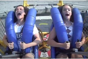 Чайка врезалась в девочку во время катания на аттракционе