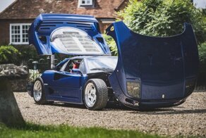 Красавица в синем цвете: уникальный Ferrari F40 1989 года