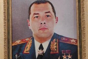 У высокопоставленного гаишника нашли его портрет в форме маршала СССР