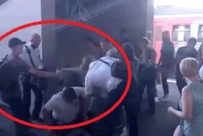 В Зеленограде безбилетники подрались с кондукторами: эпичное сражение попало на видео