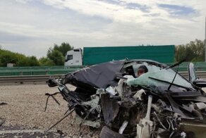 Авария дня. Кроссовер въехал в попутный самосвал в Тульской области