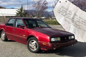 Парень только что купил Pontiac, на котором он оставил записку 14 лет назад