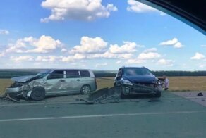 Авария дня. Автомобилистка перестроилась под фуру в Новосибирской области