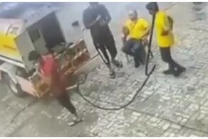 У пакистанских рабочих земля ушла прямо из под ног