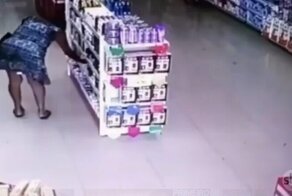 Женщина упала в обморок во время кражи из аптеки