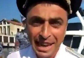 Полицейский в Сочи обматерил пьяных туристок