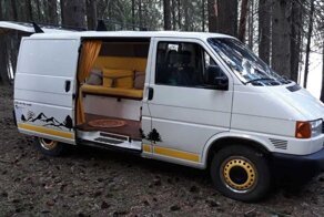 Продуманный дом на колесах из старенького Volkswagen Transporter в экономичном исполнении