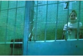 У сбившей детей на переходе девушки случилась истерика