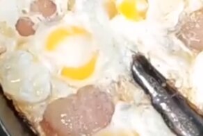 Когда под рукой нет сковороды, а кушать на работе хочется