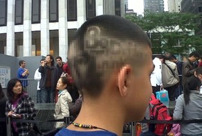 Креативная прическа в память о Стиве Джобсе (2 фото)