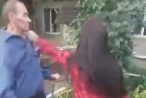 В Казахстане пенсионер подрался с трансвеститом, который случайно ошибся дверью