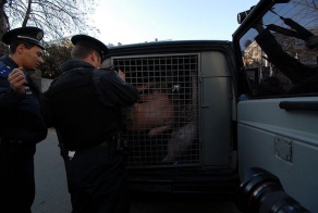 Акция FEMEN - Сказочная страна (33 фото + 2 видео)