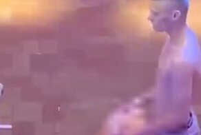 В Запорожье парочки устроили оргию в клубе за бутылку водки (18+)