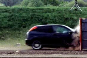 Убийственный краш-тест Ford Focus на скорости 193 км/ч (5 фото+гифка+видео)