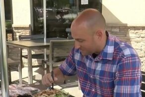 Житель Калифорнии обедал в курином ресторанчике 153 дня, чтобы собрать деньги на благотворительность