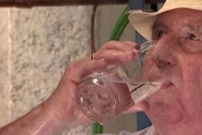 82-летний инженер сконструировал машину, которая добывает питьевую воду из воздуха