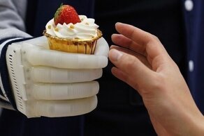 Ученые разработали "надувной" нейропротез руки, который значительно дешевле обычных