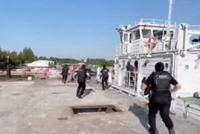 В Москве ФСБ накрыла нарколабораторию на борту буксира-толкача