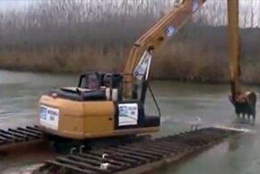 Как утопить плавающий экскаватор