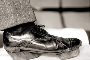 Зачем в 1920-х американцы носили коровьи копыта на своих ботинках