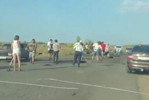 Жители Оренбурга самостоятельно отремонтировали аварийный участок дороги