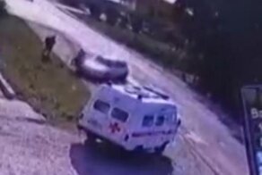 Пьяная автомобилистка сбила мать с ребенком и врезалась в скорую помощь под Красноярском
