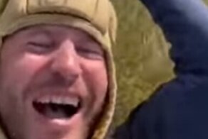 Парень стал "горизонтальным" парашютистом поневоле