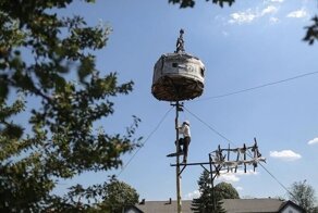 Жизнь отшельника: как живет Панта Петрович в пещере
