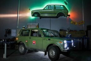 Австралийцы распилили старую «Ниву» и украсили ей стену