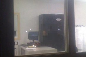 Суровый офисный работник (4 фото)