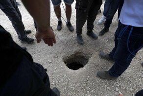 Шестеро палестинских боевиков сбежали из израильской тюрьмы через туннель