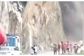 Туристы чуть не погибли под гигантским оползнем