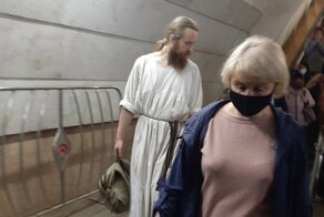 Модницы и модники метро Москвы, чьи образы заставляют улыбаться