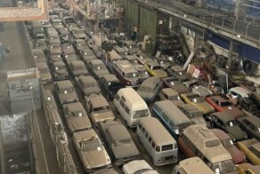 Владелец продаст более 170 классических автомобилей, которые десятилетиями стояли покрытыми пылью в ангаре на севере Лондона
