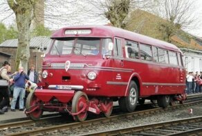 «Рельсы-улица-омнибус»: каким был автобус, способный ездить по железной дороге