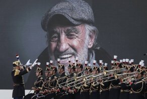"Солнце не гаснет:" в Париже простились с Жан-Полем Бельмондо