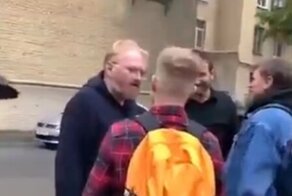 "Ах, ты п****c!": Виталий Милонов сходил в народ, узнал о себе много нового и оскорбился