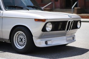 Стильный 55-летний тюнингованный BMW 2002