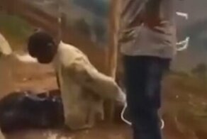 Китайский бригадир выпорол африканца за кражу