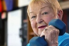 100-летняя американка стала старейшим пауэрлифтером в мире