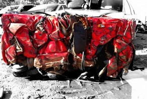Что можно сделать из разбитой феррари (12 фото)