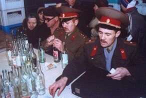 Атмосферные фотографии лихих 90-х, которые переносят в ту Россию