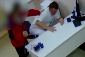 В Нижневартовске мужчина избил дерматолога за осмотр его жены-мусульманки