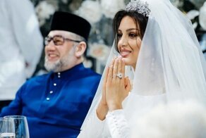 Экс-король Малайзии предложил бывшей жене денег, чтобы сын не стал наследником