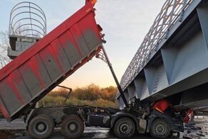 В Пермском крае грузовик обрушил пешеходный мост