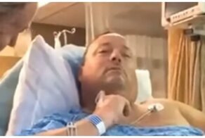 Неунывающий пациент подшучивает над медсестрами