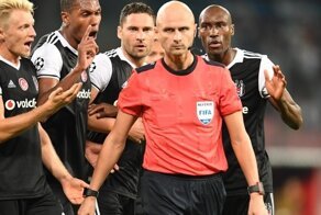 Российский футбольный арбитр проигнорировал преклонение колена перед игрой Лиги чемпионов